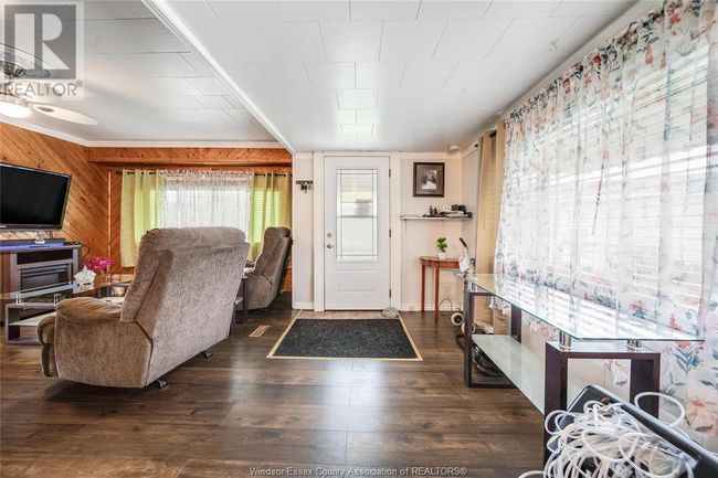 5 Elm Crt, Home with 2 bedrooms, 1 bathrooms and null parking in Mcgregor ON | Image 9