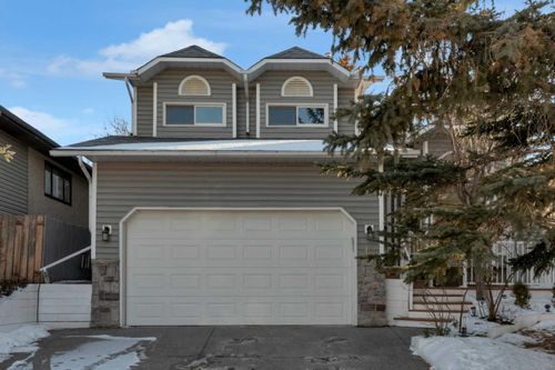 6 Castle Pl N, Cochrane, AB, T4C1G4 | Card Image