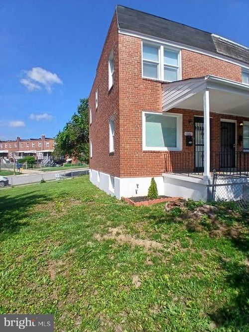 300 Denison St, BALTIMORE, MD, 21229-3018 | Card Image