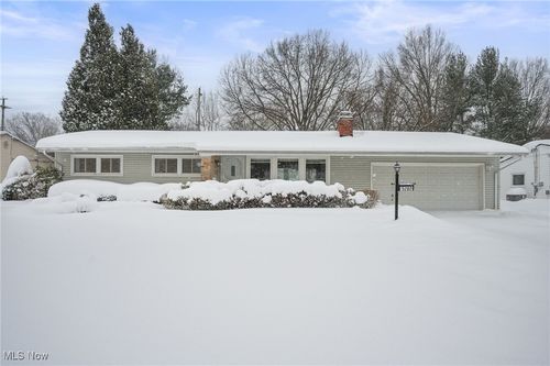 5282 Dogwood Trl, Lyndhurst, OH, 44124-2746 | Card Image