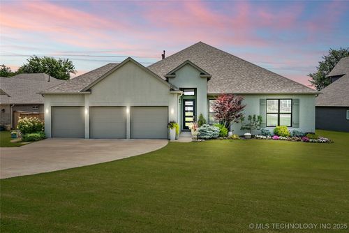 8701 E Hartford St, Broken Arrow, OK, 74014-5661 | Card Image