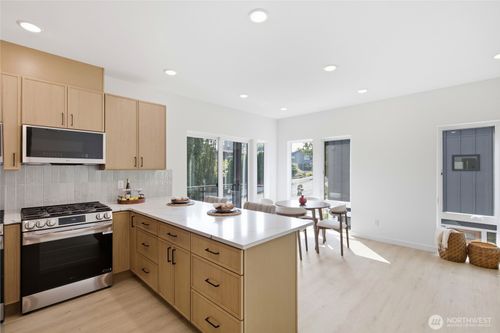 5718 Ne 65th St, Seattle, WA, 98115 | Card Image