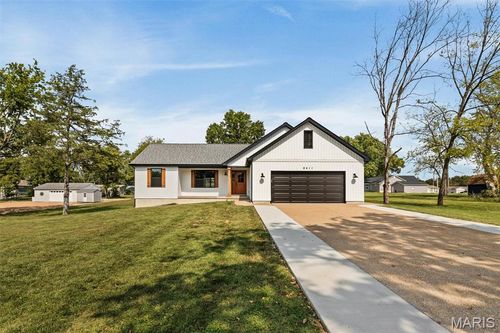 8411 Goldenrod Rd, Cedar Hill, MO, 63016-1607 | Card Image