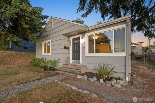 2036 E Morton St, Tacoma, WA, 98404-4855 | Card Image