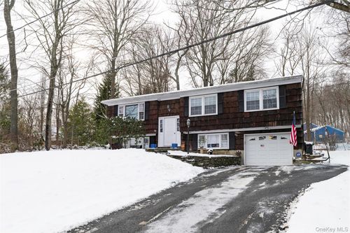 39 Worthington Dr W, Carmel, NY, 10512-4965 | Card Image