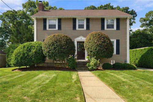 698 High St, Cumberland, RI, 02864-7540 | Card Image