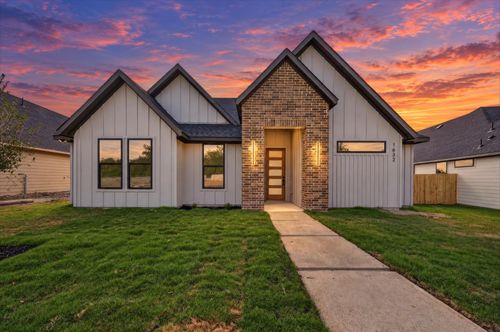 1632 W Wintergreen Rd, Lancaster, TX, 75134 | Card Image