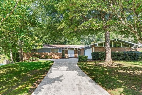 423 Rock Meadow Dr, Stone Mountain, GA, 30088-1507 | Card Image