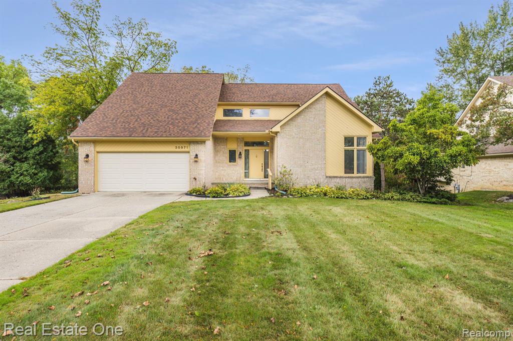 Country Ridge Cir, Farmington Hills, MI 48331