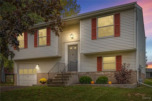 8137 Mesa Ln, Liverpool, NY, 13090-1648 | Card Image