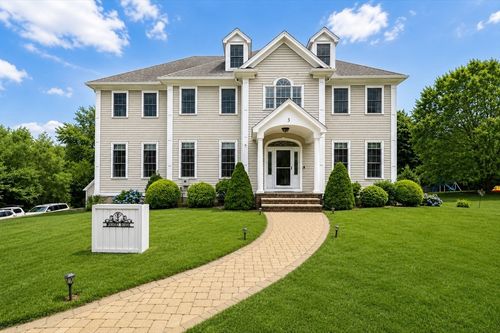 3 Great Acres Dr, Hanover, MA, 02339-2470 | Card Image