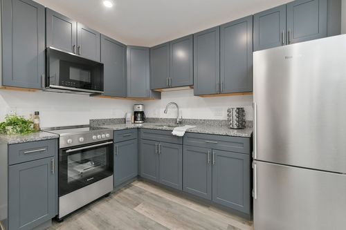 519-585 Essex St, Lynn, MA, 01901-1056 | Card Image