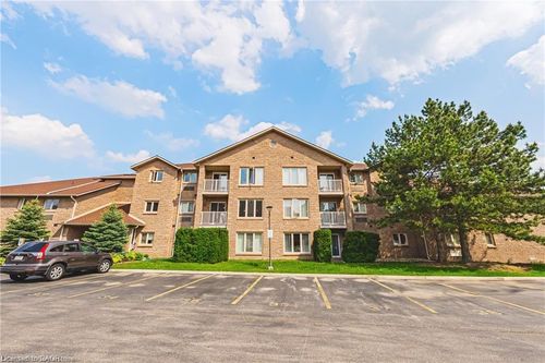 30-3050 Pinemeadow Dr, Burlington, ON, L7M3X5 | Card Image