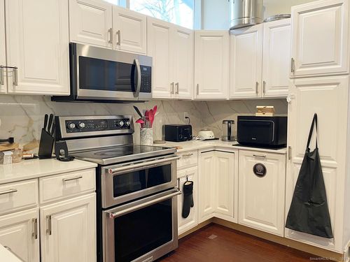 1 Bayberry Dr, Brookfield, CT, 06804-1703 | Card Image