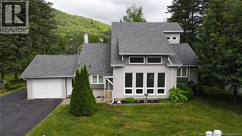 11 Leblond St, House with 3 bedrooms, 2 bathrooms and null parking in Edmundston NB | Card Image