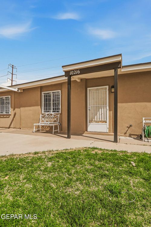 10216 Shenandoah St, El Paso, TX, 79924-3213 | Card Image
