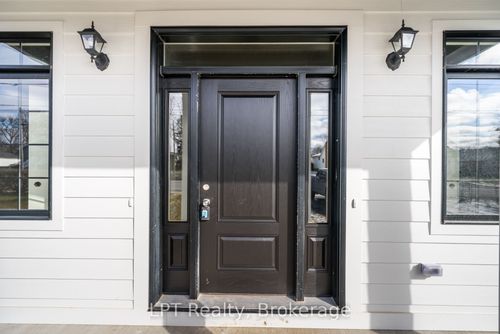 127 Gibbons St, Oshawa, ON, L1J4Y1 | Card Image