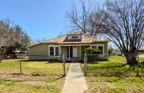 302 E Crockett St, Luling, TX, 78648-2406 | Card Image