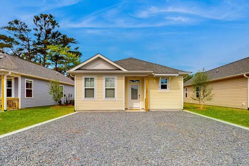 121 Ne 75th St, Oak Island, NC, 28465-4226 | Card Image