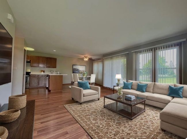 5 - 304 University Ln, Townhouse with 2 bedrooms, 1 bathrooms and 1 parking in Elk Grove Village IL | Image 4