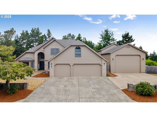 2200 17th St, North Bend, OR, 97459-1611 | Card Image