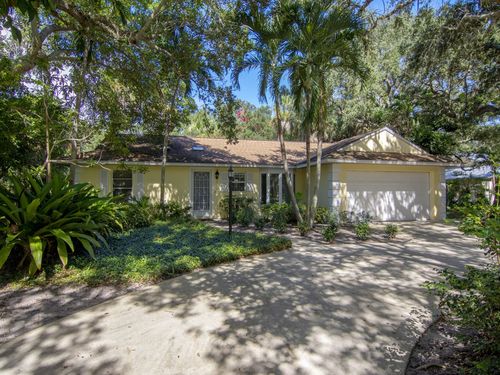 915 Marigold Ln, Vero Beach, FL, 32963-2241 | Card Image
