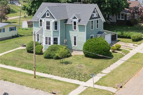1802 9th Ave, Belle Plaine, IA, 52208-1230 | Card Image
