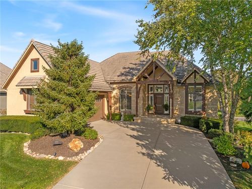 8959 Chestnut St, Lenexa, KS, 66220-8239 | Card Image
