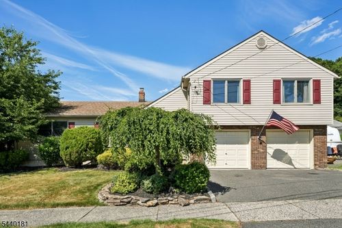 42 Daka Ct, Bloomfield, NJ, 07003-4042 | Card Image