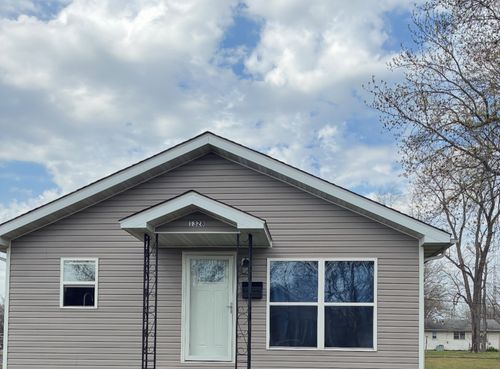 1328 Dean St, Centralia, IL, 62801-5122 | Card Image