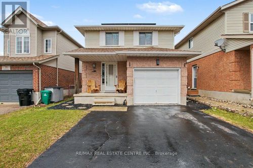 32 Marisa St, Kitchener, ON, N2K3V8 | Card Image