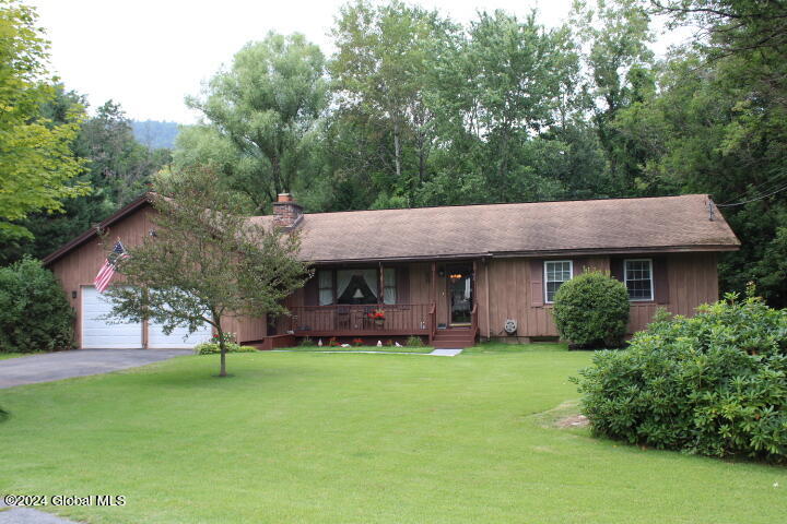 Applehouse Ln, Queensbury, NY 12804