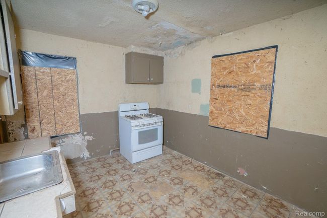 16100 Liberal St, House other with 2 bedrooms, 1 bathrooms and null parking in Detroit MI | Image 12