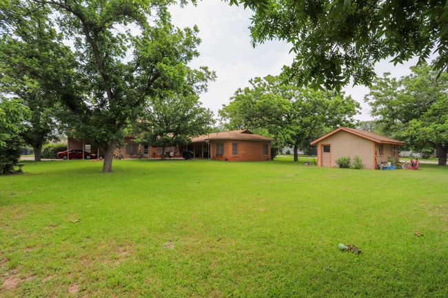 1000 S Harrison St, House other with 4 bedrooms, 4 bathrooms and null parking in McGregor TX | Image 28
