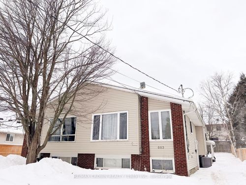 685 Robarts Ave, North Bay, ON, P1B7E5 | Card Image