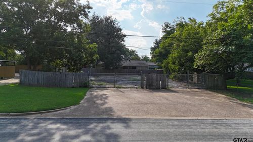 111 N Rainbow Dr, Whitehouse, TX, 75791-3303 | Card Image