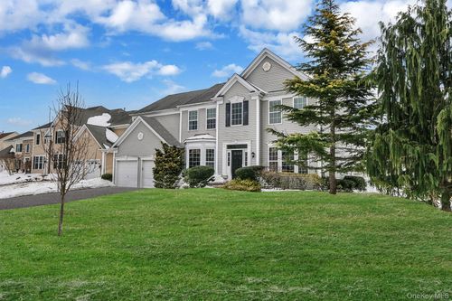 27 Avolet Ct, Mount Sinai, NY, 11766-3402 | Card Image