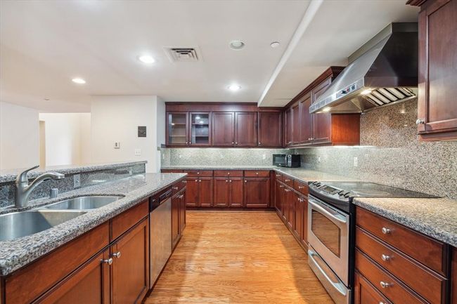UNIT-1104 - 914 Main St, Condo with 3 bedrooms, 3 bathrooms and 2 parking in Houston TX | Image 5