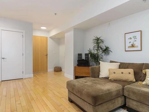1755 Broadway, Oakland, CA, 94612-2164 | Card Image