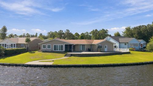 905 Grenada Ct, New Bern, NC, 28560-9010 | Card Image