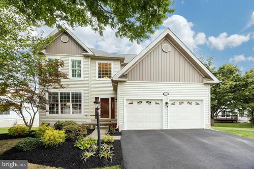 318 Quail Dr N, PHOENIXVILLE, PA, 19460-1073 | Card Image