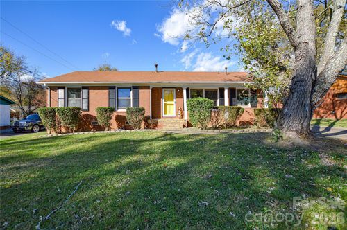 9313 Trinity Rd, Charlotte, NC, 28216-1950 | Card Image