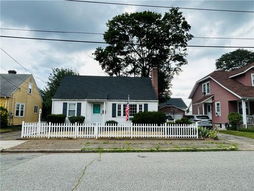 51 Benjamin St, Pawtucket, RI, 02861-2919 | Card Image