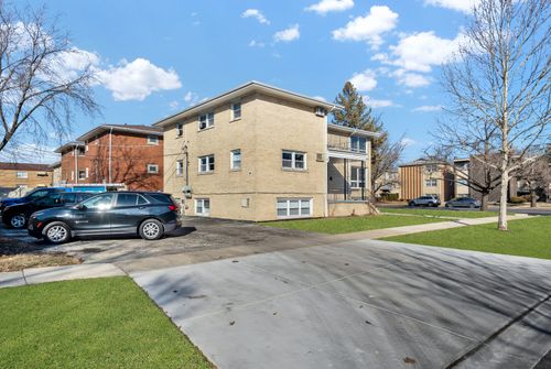 484 Shenstone Rd, Riverside, IL, 60546-2086 | Card Image