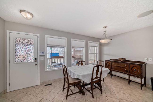 163 Eversyde Circle Sw, Home with 4 bedrooms, 2 bathrooms and 2 parking in Calgary AB | Image 14