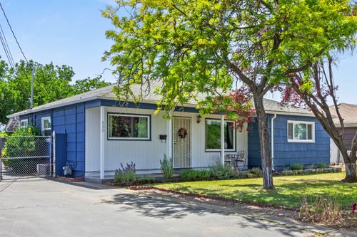930 Oak St, Central Point, OR, 97502-2439 | Card Image