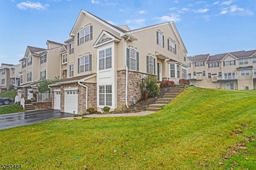 2 Greenwich Ct, Budd Lake, NJ, 07828-2452 | Card Image