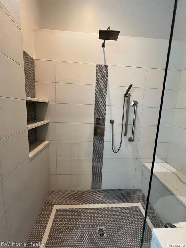 Xtra Large Master Shower W/Seating. | Image 17
