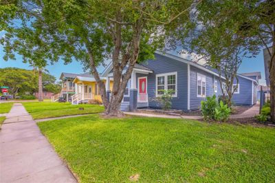 5220 Avenue P 1/2, House other with 4 bedrooms, 3 bathrooms and null parking in Galveston TX | Image 2