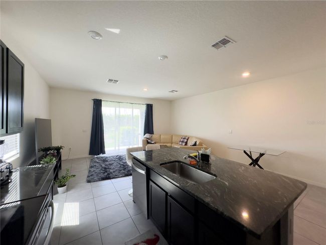 17428 Crescent Moon Loop, Townhouse with 3 bedrooms, 3 bathrooms and null parking in BRADENTON FL | Image 4
